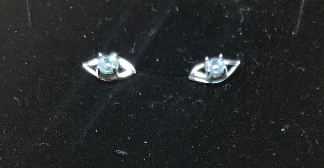 Pendientes pequeños de plata y circonita