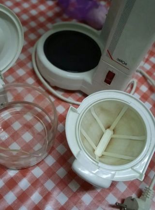 Cenicero de porcelana con parejita de holandesa