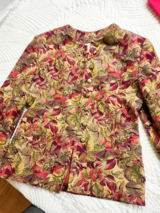 Chaqueta vintage floral tipo terciopelo
