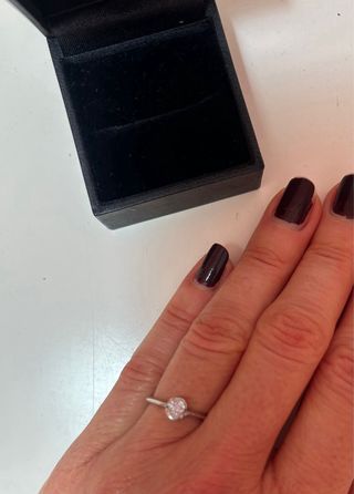 Anillo solitario oro blanco con brillante 