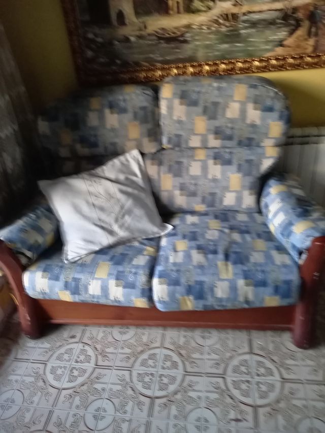 Sofá de dos plazas de madera maciza