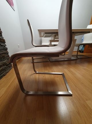 MESA DE COMEDOR & 6 SILLAS