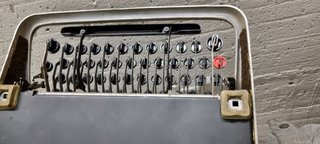 Maquina de escribir alemana Olivetti Lettera 22