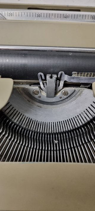 Maquina de escribir alemana Olivetti Lettera 22