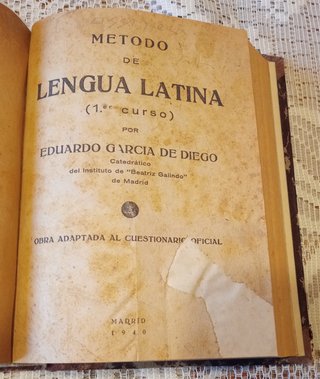 3 libro escolares antiguos.