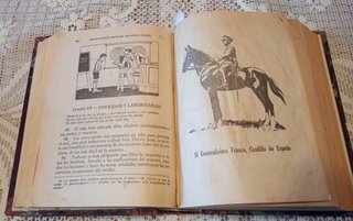 3 libro escolares antiguos.