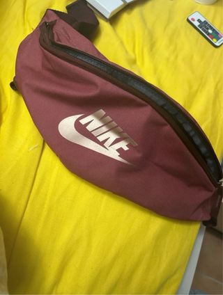 Riñonera Nike granate