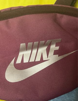 Riñonera Nike granate