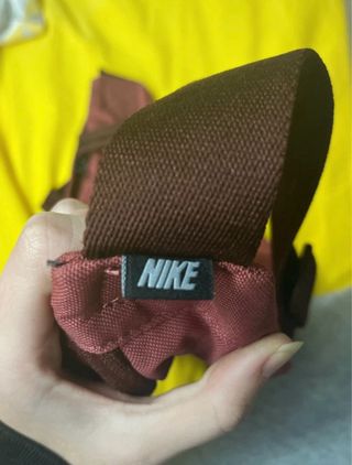 Riñonera Nike granate