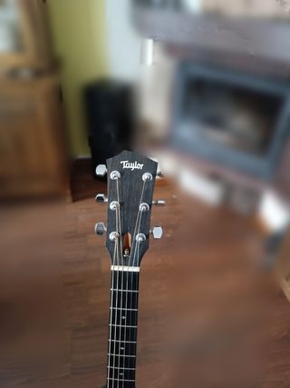 Guitarra acústica Taylor