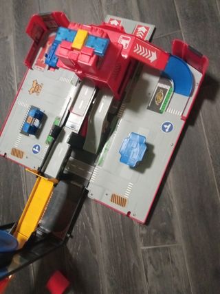 Camión transformable en pista