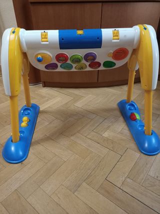 Gimnasio piano, mesa actividades 