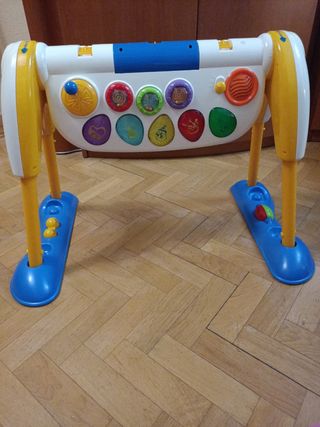 Gimnasio piano, mesa actividades 