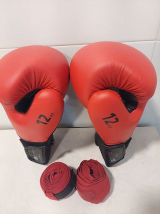 Guantes de boxeo y cintas