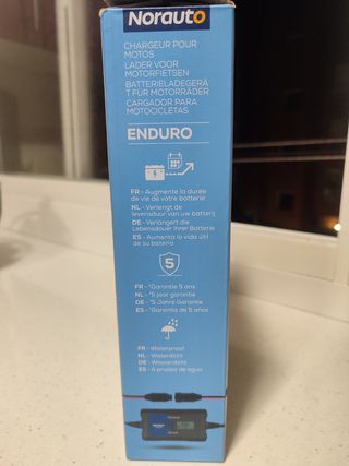 Batería moto EXIDE y cargador baterías nuevo