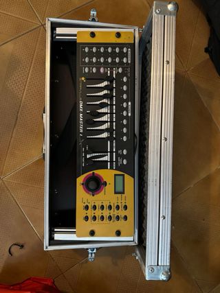 Mesa de Iluminacion DMX MASTER I