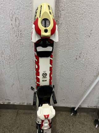 2 pares skis 2 trajes, cascos, palos, gafas, jerse