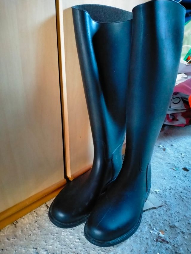 Vendo stivali in plastica per equitaz,