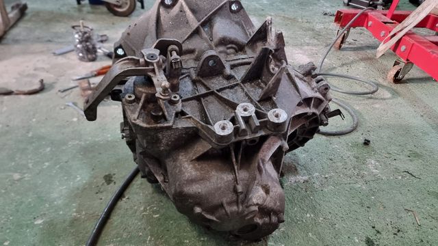 Caja de cambios Bmw 216 (8685381-03)