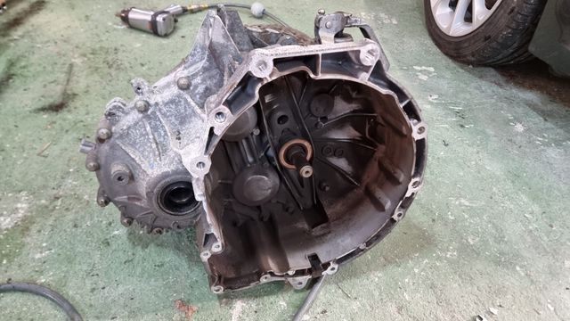 Caja de cambios Bmw 216 (8685381-03)