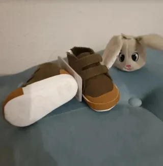 Zapatillas bebé. NUEVAS, sin estrenar.