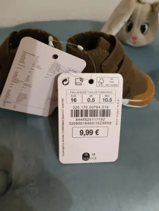 Zapatillas bebé. NUEVAS, sin estrenar.