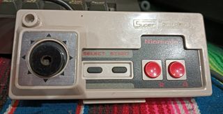 Nintendo NES Mando con carcasa.