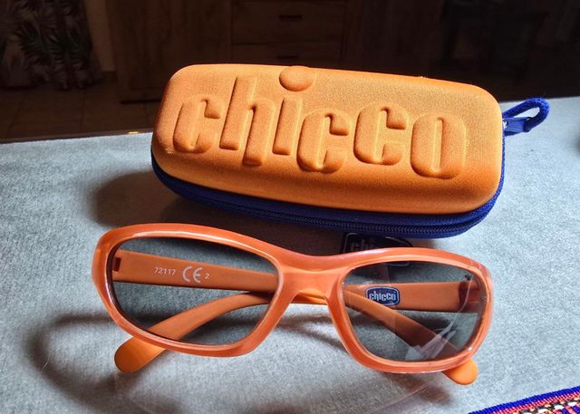 Gafas de sol Chicco 3/5 años nuevas, con funda