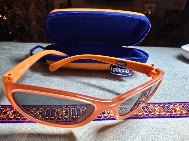Gafas de sol Chicco 3/5 años nuevas, con funda