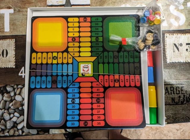 Juego de mesa variado