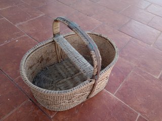 Cesto de mimbre antiguo