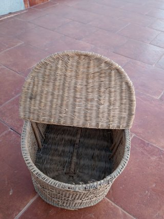 Cesto de mimbre antiguo