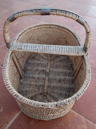 Cesto de mimbre antiguo