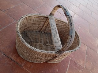 Cesto de mimbre antiguo