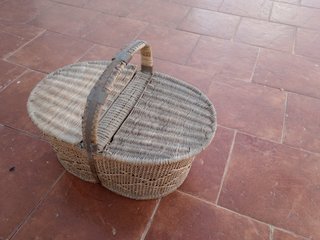 Cesto de mimbre antiguo
