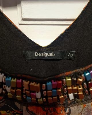 Vestido con piedras Desigual