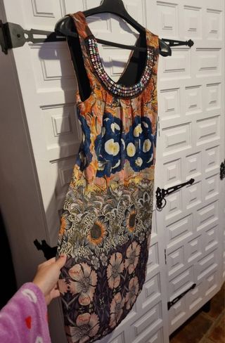 Vestido con piedras Desigual