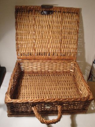 Maletín de mimbre. Nuevo.