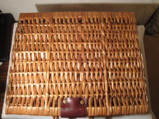 Maletín de mimbre. Nuevo.