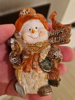 Piccolo pupazzo di neve decorativo