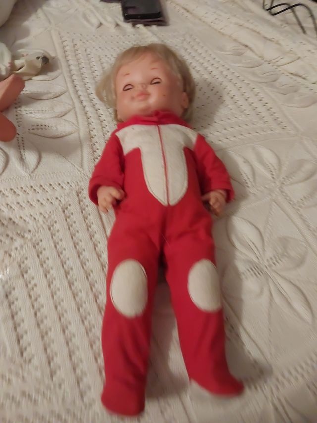 Muñeco baybi ríe de famosa 