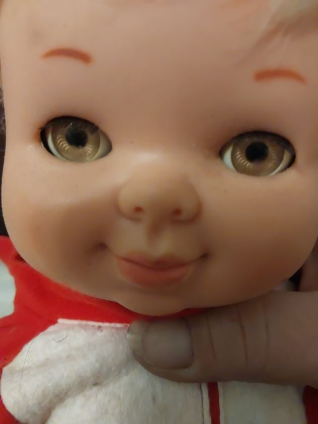 Muñeco baybi ríe de famosa 