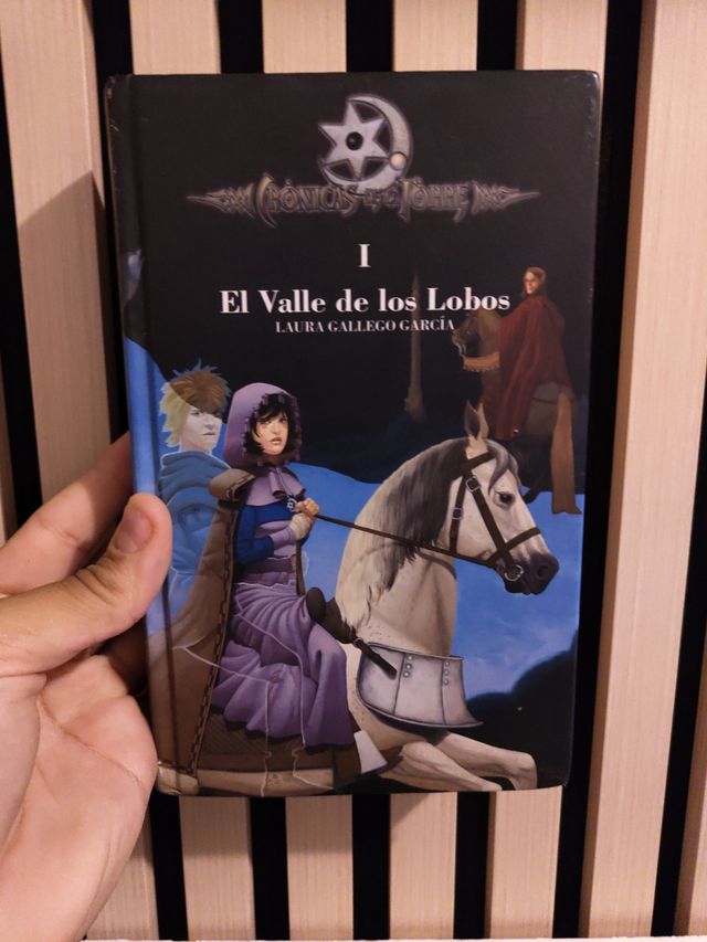 Crónicas de la Torre I. El Valle de los Lobos (Cronicas de la torre/ Chronicles of the Tower) (Spanish Edition)