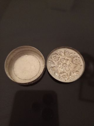 Cajita de plata labrada