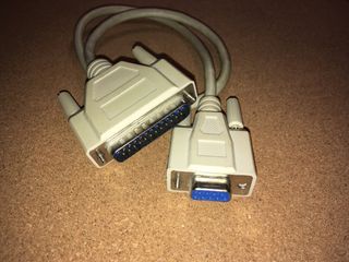 Cable conector DB9 hembra y un conector DB25 macho