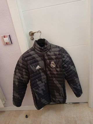 Abrigo tipo plumas de adidas