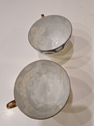 Tazas antiguas. 1 reparada.