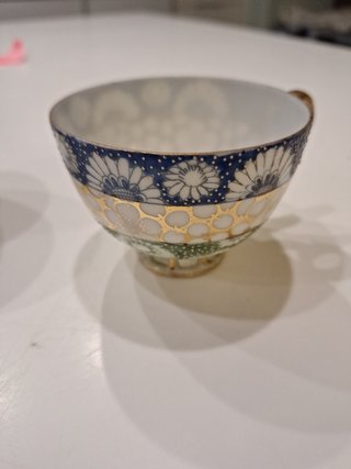 Tazas antiguas. 1 reparada.