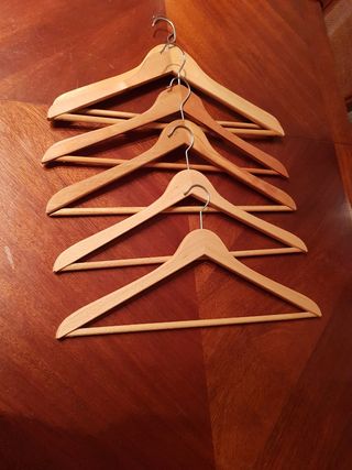 Perchas de madera. Lote de 6 unidades.