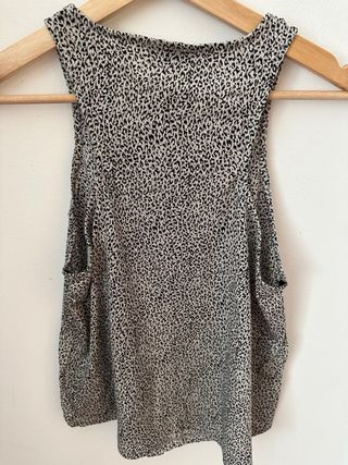 Top estampado leopardo de Zara